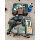 AN ASSORTMENT OF POWER TOOLS TO INCLUDE A BOSCH JIGSAW, A BOSCH DRILL AND A HEAT GUN ETC