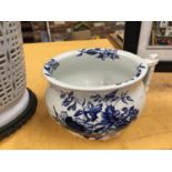 A BLUE AND WHITE VICTORIAN CHAMBER POT MADE BY APSLEY PLANTS