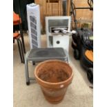 AN ASSORTMENT OF ITEMS TO INCLUDE A SMALL STEP AND A TERRACOTTA PLANT POT ETC