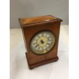 A LATE VICTORIAN FRUIT WOOD CASED HAC MANTLE CLOCK WITH ROMAN NUMERALS AND KEY SEEN WORKING BUT NO