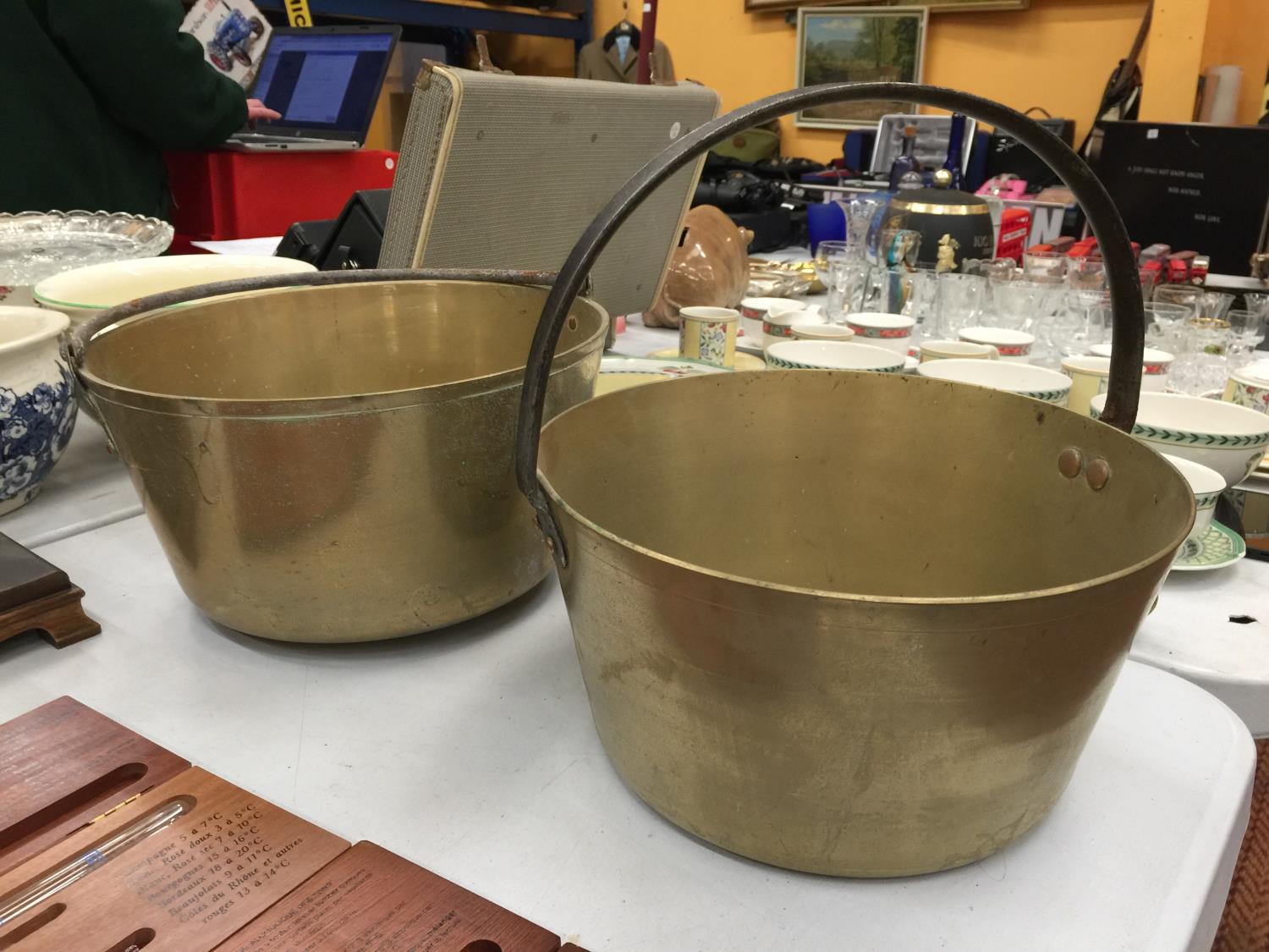 TWO HEAVY BRASS JAM PANS, DIAMETERS 32CM AND 30CM - Image 2 of 2