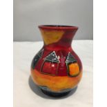 AN ANITA HARRIS HAND PAINTED AND SIGNED IN GOLD BEACH HUTS VASE VASE