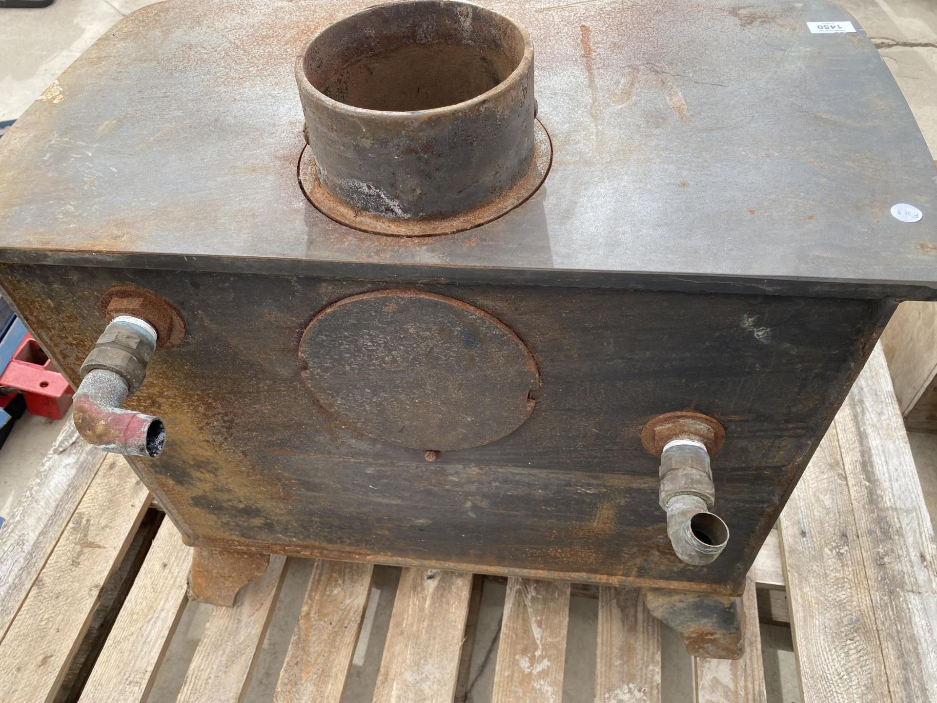 A VINTAGE CAST IRON LOG BURNER - Image 5 of 6