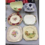 A QUANTITY OF CERAMICS TO INCLUDE A CARLTONWARE SALAD BOWL AND SALAD SERVERS, AN ADAMS LIDDED