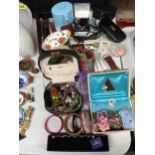 A QUANTITY OF ITEMS TO INCLUDE, COSTUME JEWELLERY JEWELLERY BOXES, WATCHES, ETC