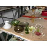 A QUANTITY OF GLASSWARE TO INCLUDE, BOWLS, CANDLE HOLDERS, VASE, ETC