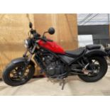 A 2018 HONDA REBEL MOTORCYCLE. 500 CC, ON A V5, ONLY 629 MILES AT TIME OF CATALOGING. THIS ITEM IS