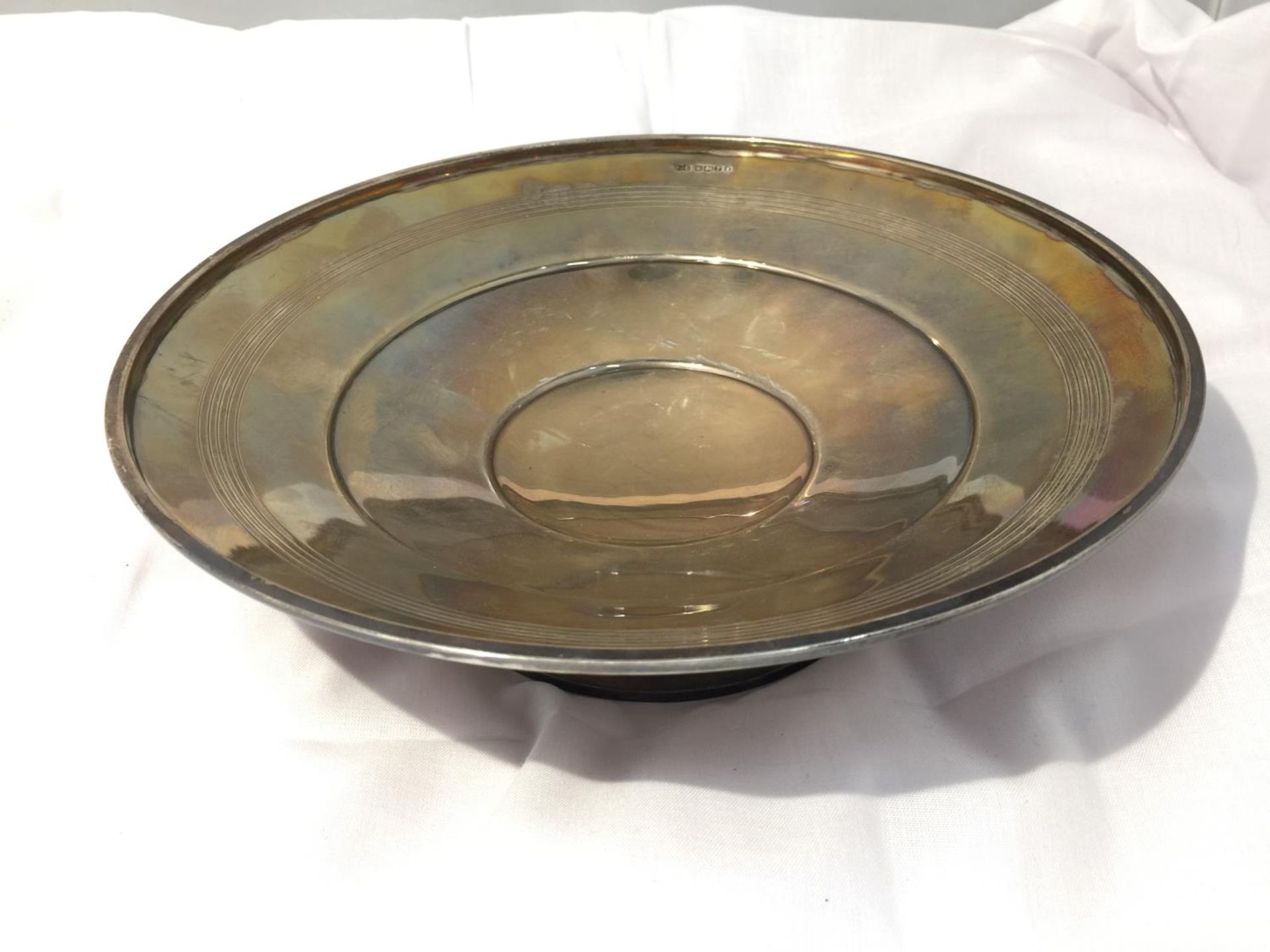 A HALLMARKED SHEFFIELD PEDESTAL DISH ENGRAVED AUGUST 10TH 1935 GROSS WEIGHT 377 GRAMS - Image 4 of 4