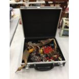 A SMALL CASE CONTAINING A QUANTITY OF COSTUME JEWELLERY PLUS TWO CARVED BIRD FIGURES. CASE