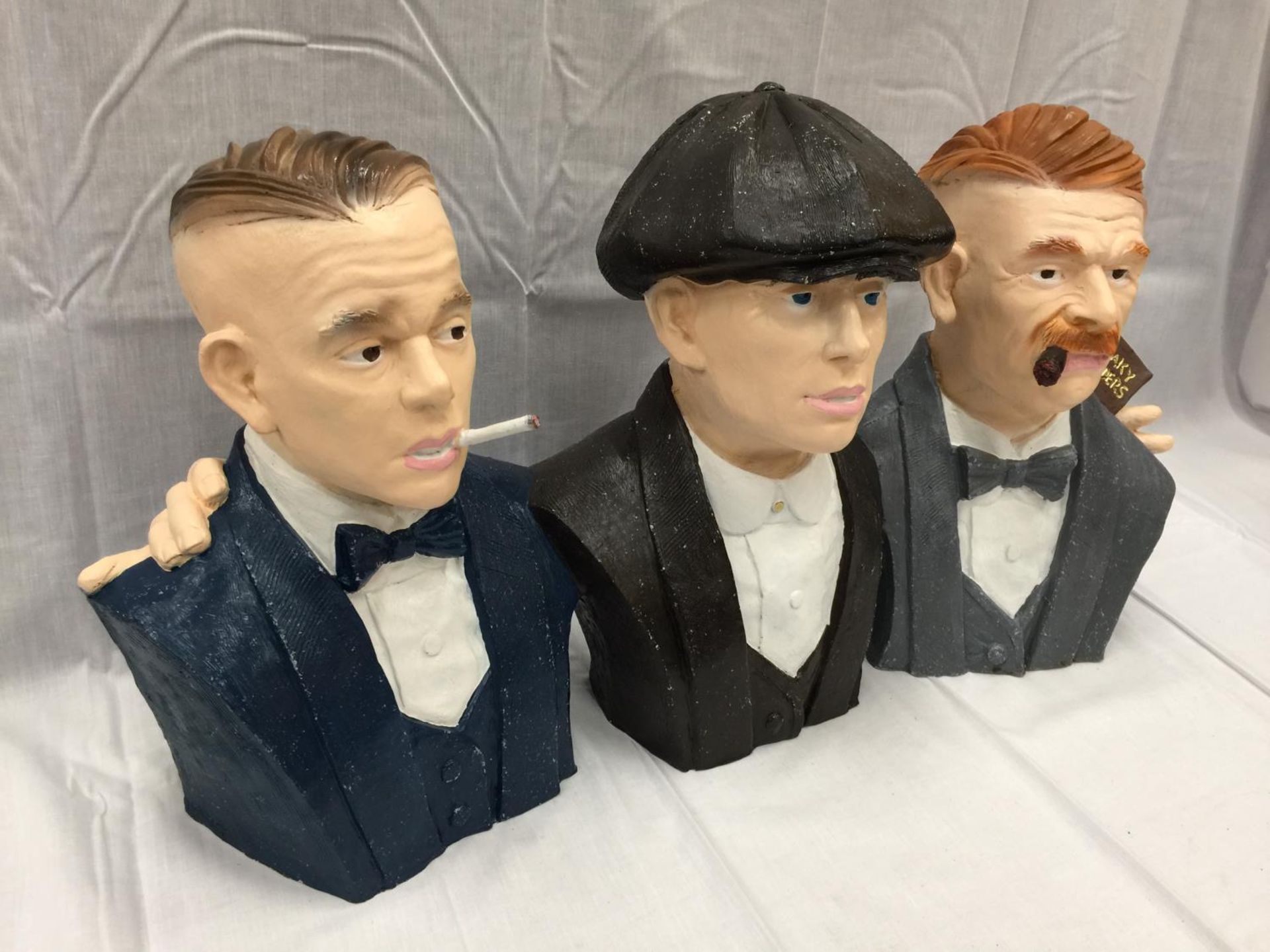 A LARGE PEAKY BLINDERS BUST OF THE THREE SHELBY BROTHERS APPROXIMATELY 80CM X 40CM - Image 2 of 4