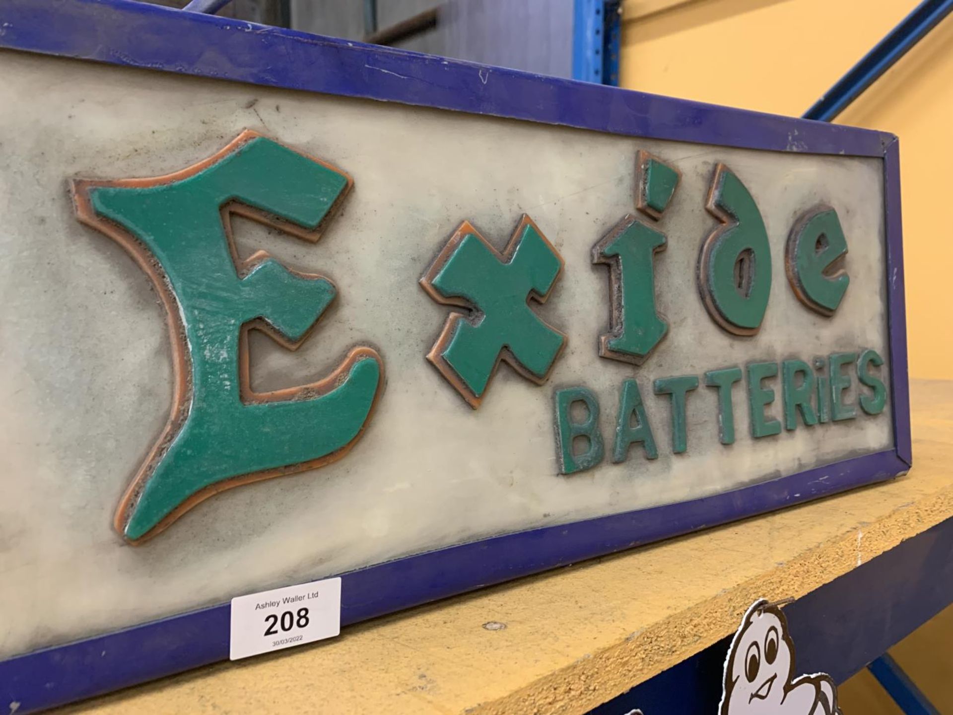 AN EXIDE BATTERIES ILLUMINATED LIGHT BOX SIGN 52CM X 20CM X 10CM - Image 2 of 2