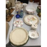 A COLLECTION OF POTTERY TO INCLUDE PIE CRUST PLATES, VASES, JUGS, ETC