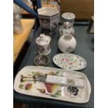 A COLLECTION OF CERAMIC ITEMS TO INCLUDE A MINTON HADDON HALL PLATE, PLANTER, GINGER JARS, ETC