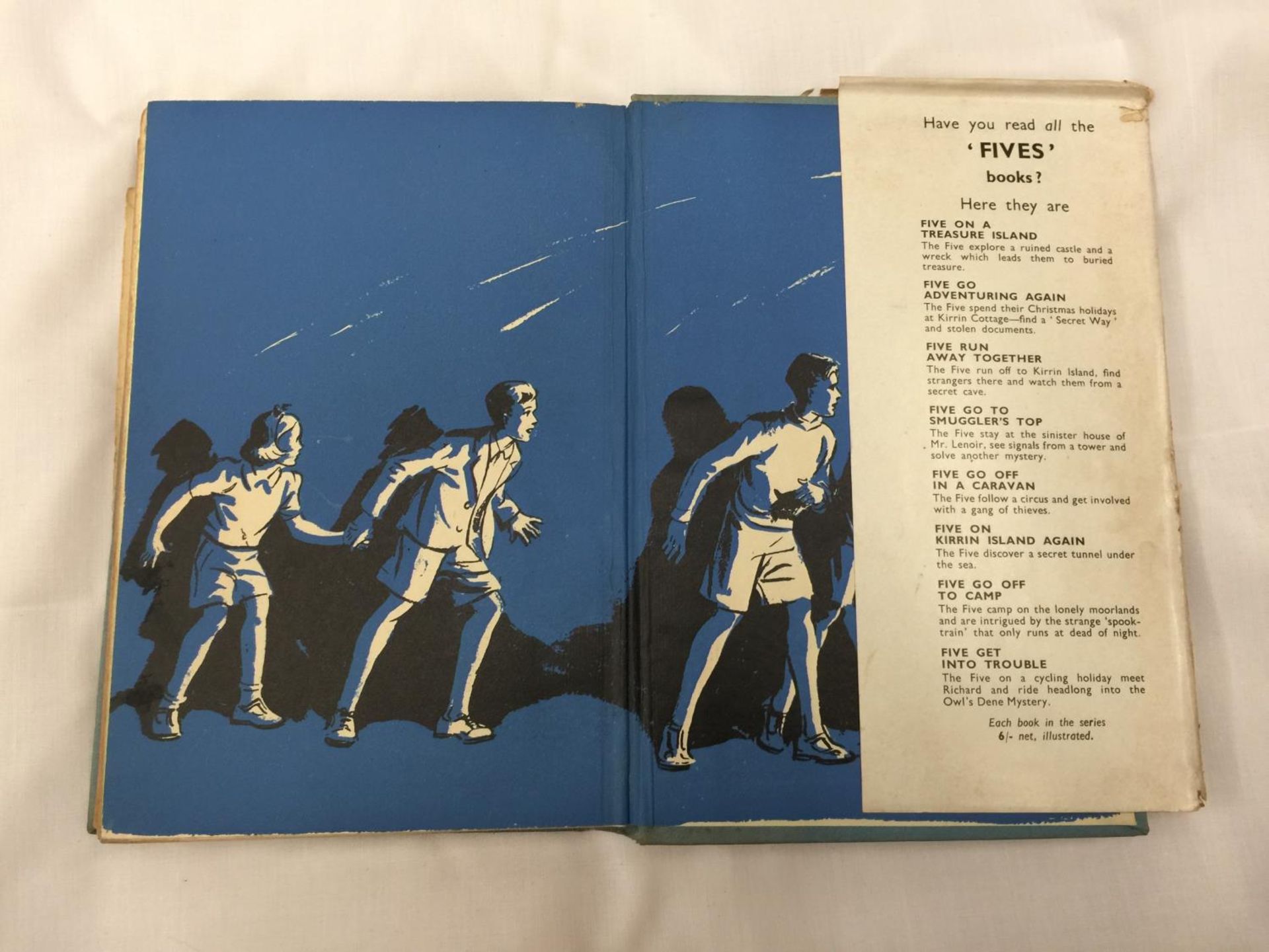 A FIRST EDITION (THIRD IMPRESSION) FIVE RUN AWAY TOGETHER HARDBACK WITH DUST JACKET BY ENID BLYTON - - Image 6 of 10