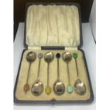 A BOXED SET OF HALLMARKED BIRMINGHAM SILVER COFFEE BEAN SPOONS WITH COLOURED BEANS AND MATCHING