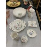 A QUANTITY OF AYNSLEY TO INCLUDE VASES, BOWLS, DISHES PLUS AN A/F ROYAL DOULTON FIGURINE