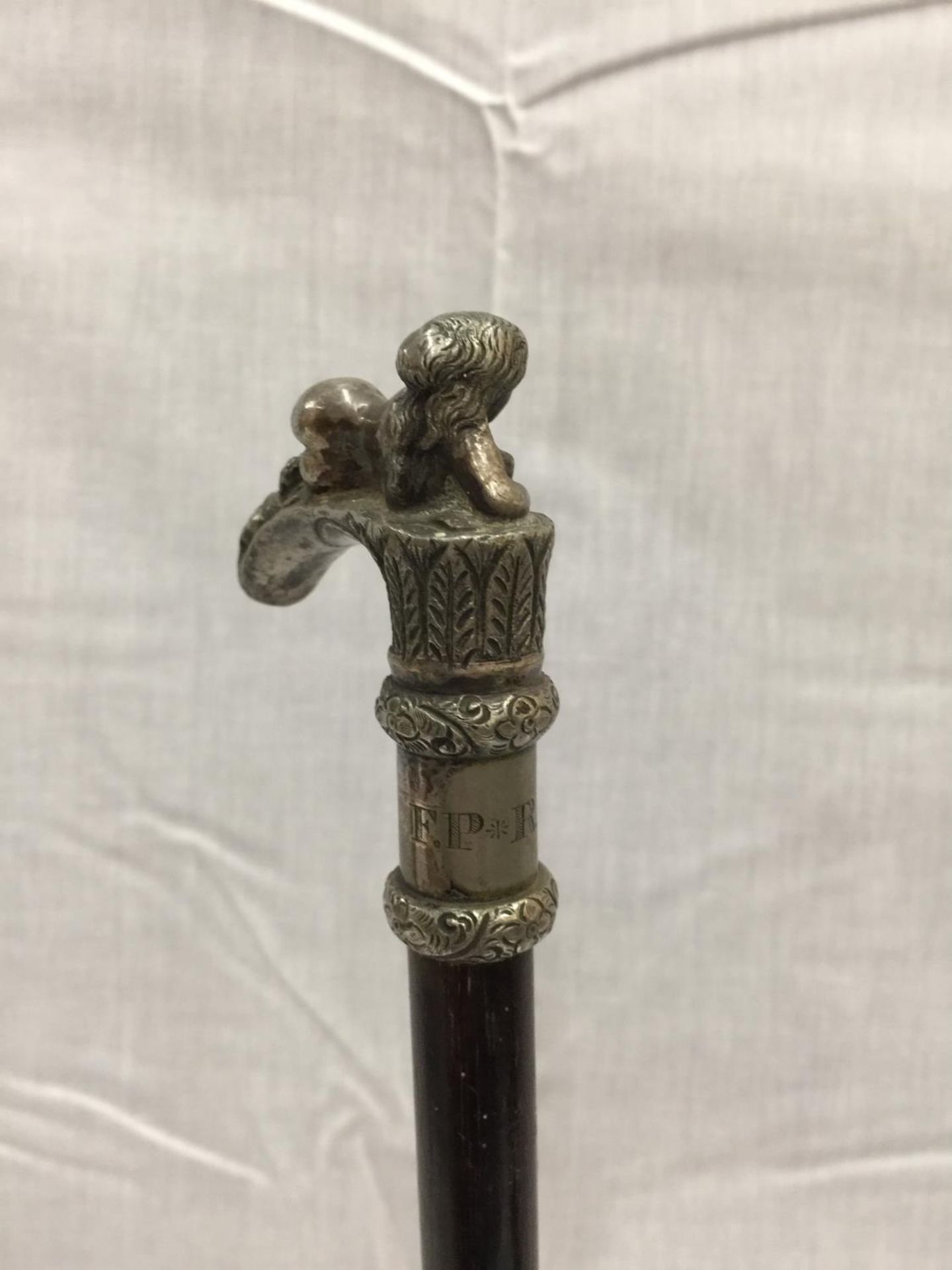 AN EBONISED WALKING STICK WITH A WHITE METAL HANDLE DEPICTING A NUDE LADY - Image 4 of 4