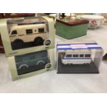THREE OXFORD DIECAST MODELS OF AMBULANCES, TWO AUSTINS AND ONE MORRIS