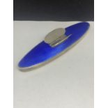 A HALLMARKED BIRMINGHAM SILVER AND BLUE ENAMEL NAIL BUFFER