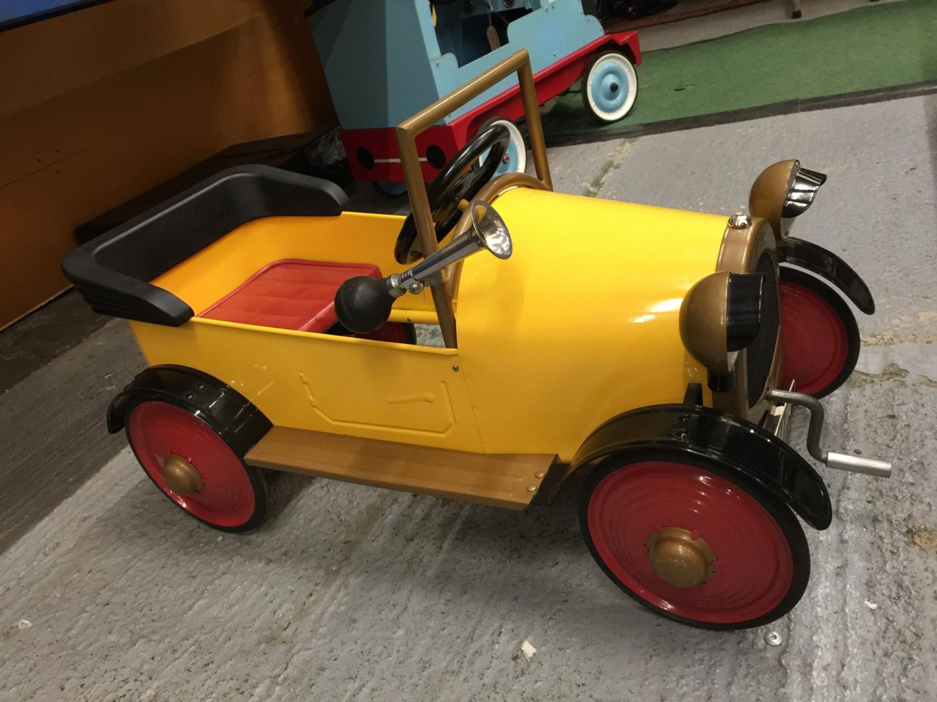 A BRUM PEDAL CAR WITH WORKING HORN AND CRANK HANDLE - Image 2 of 5