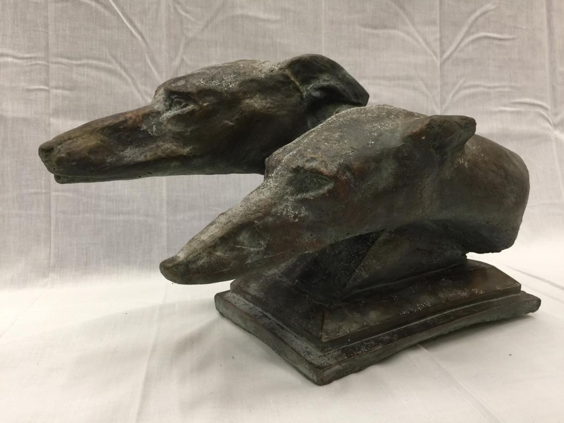 A BRONZE EFFECT STONE BUST OF TWO GREYHOUND HEADS LENGTH 48CM HEIGHT 29CM - Image 2 of 4