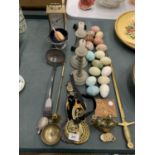 A QUANTITY OF COLLECTABLE ITEMS TO INCLUDE ONYX EGGS, HORSE BRASSES, A LARGE LADEL, CARRIAGE