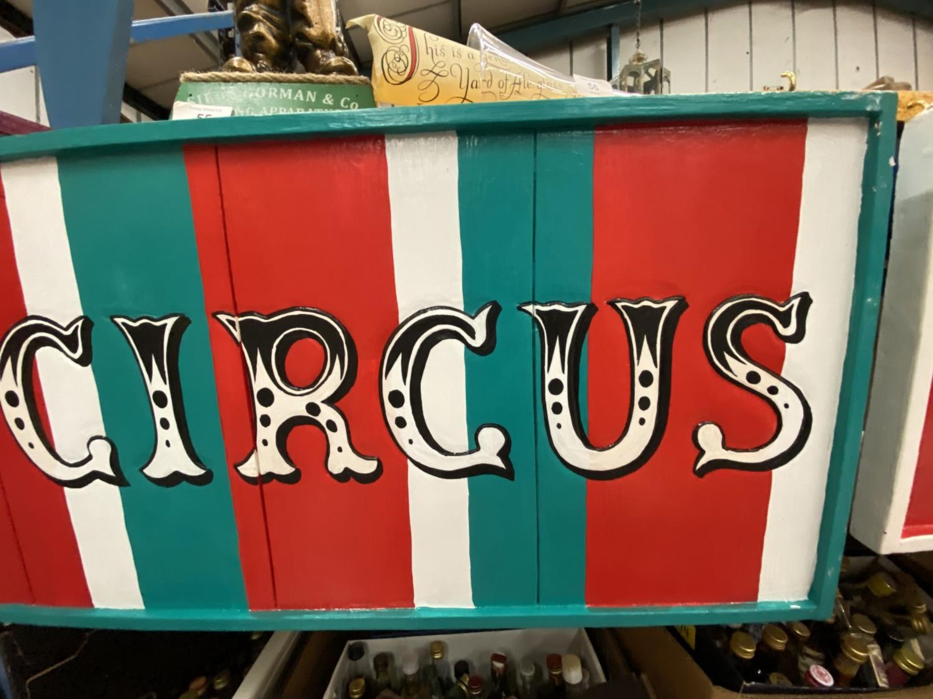 A WOODEN WELCOME TO THE CIRCUS SIGN 70CM X 30CM - Image 3 of 3