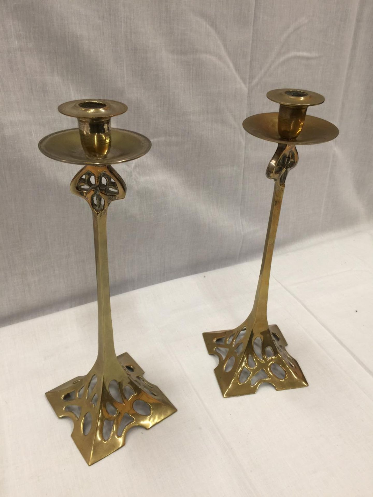 A PAIR OF TALL BRASS ARTS & CRAFTS STYLE CANDLESTICKS 38CM TALL