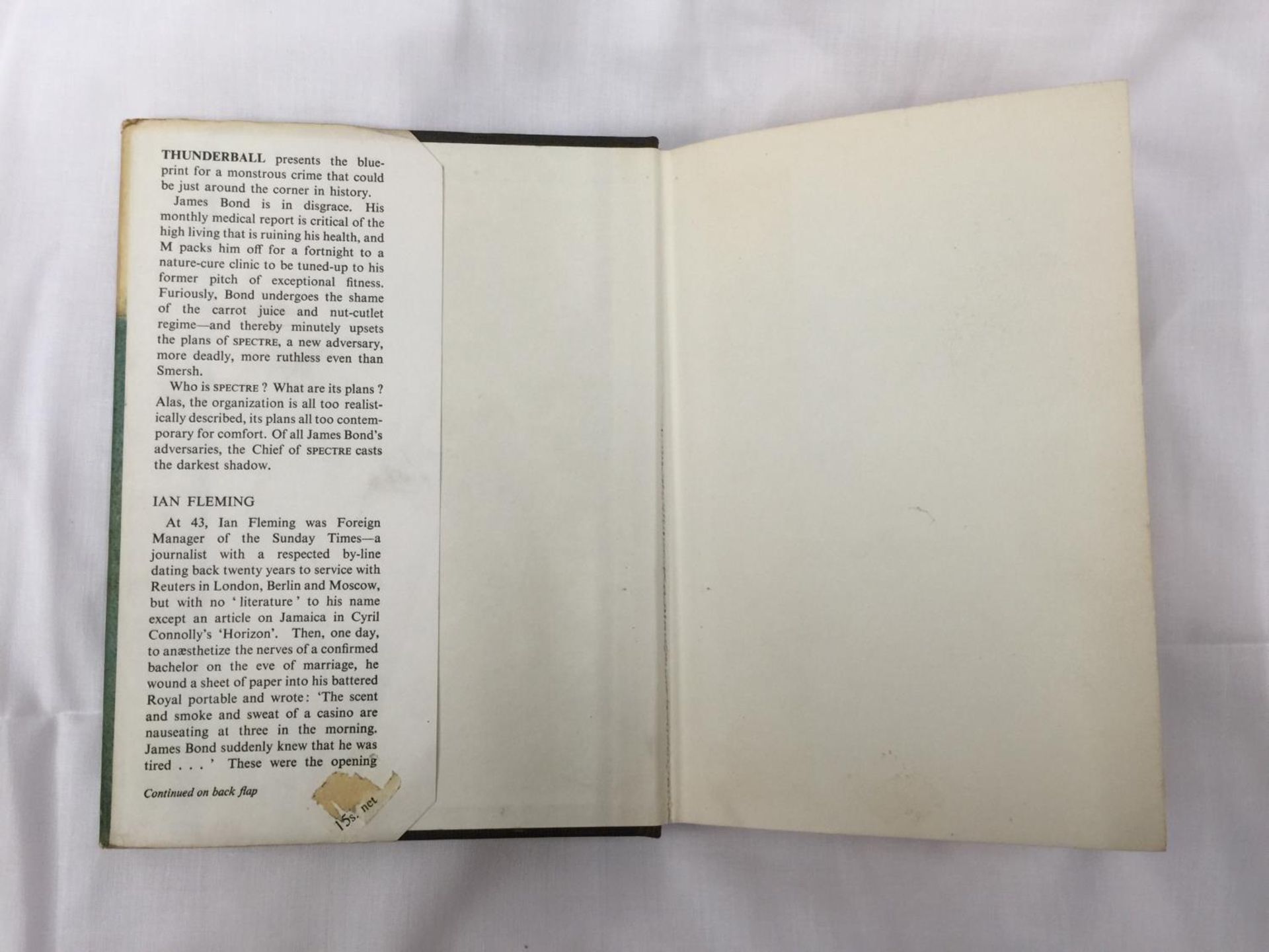 A FIRST EDITION JAMES BOND NOVEL - THUNDERBALL BY IAN FLEMING, HARDBACK WITH ORIGINAL DUST - Image 5 of 13