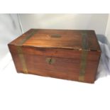 A MAHOGANY WRITING SLOPE WITH BRASS BANDING, FITTED INTERIOR AND ORIGINAL KEY, IN NEED OF SLIGHT