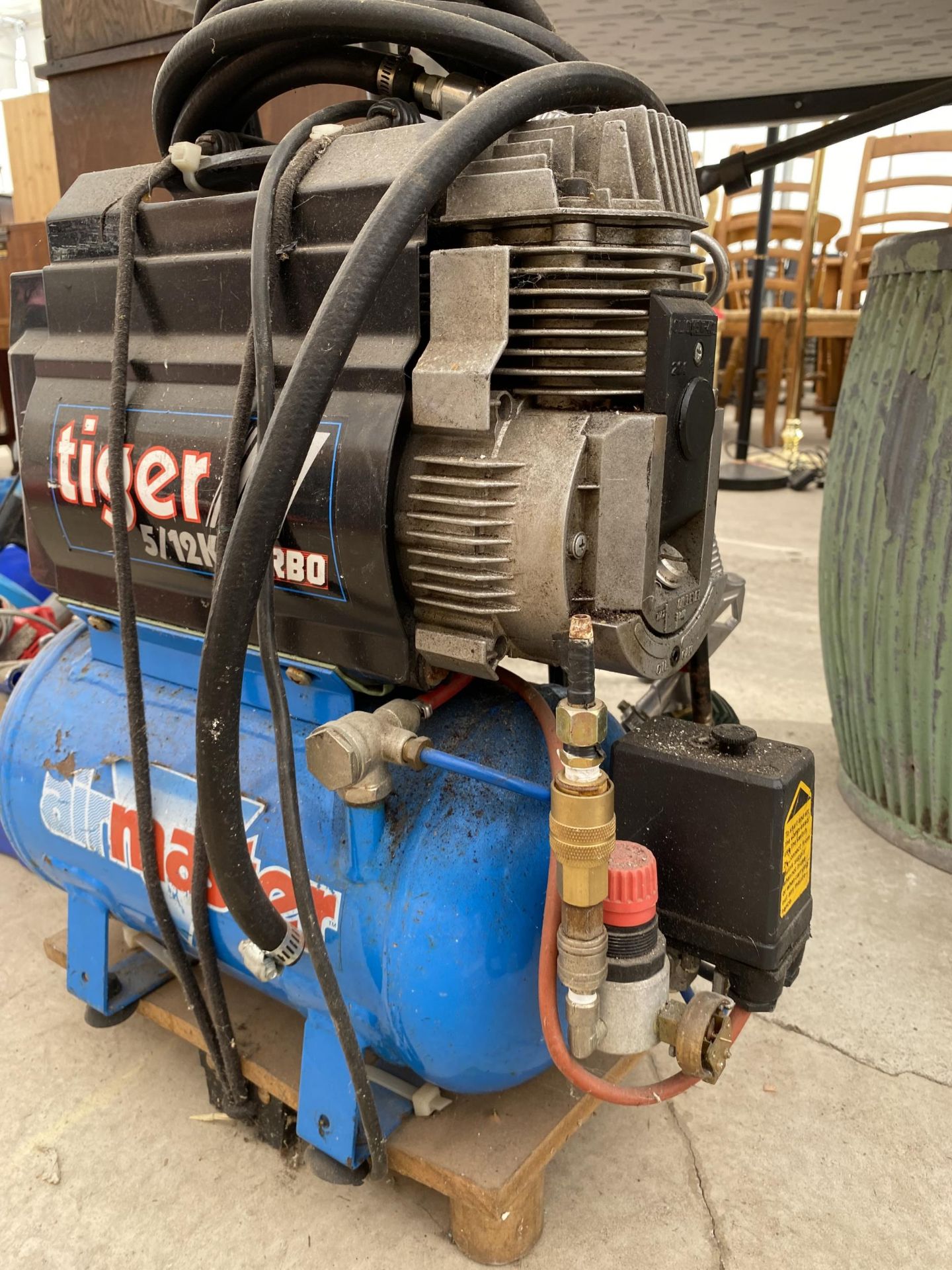 A TIGER AIRMASTER COMPRESSOR - Image 2 of 3