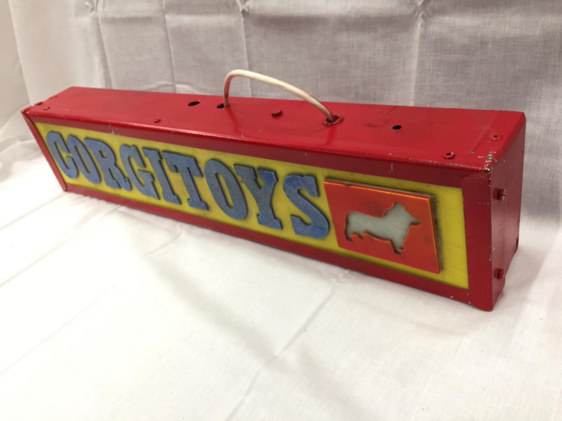 A CORGI TOYS ILLUMINATED LIGHT BOX SIGN 70CM X 15CM - Image 2 of 3