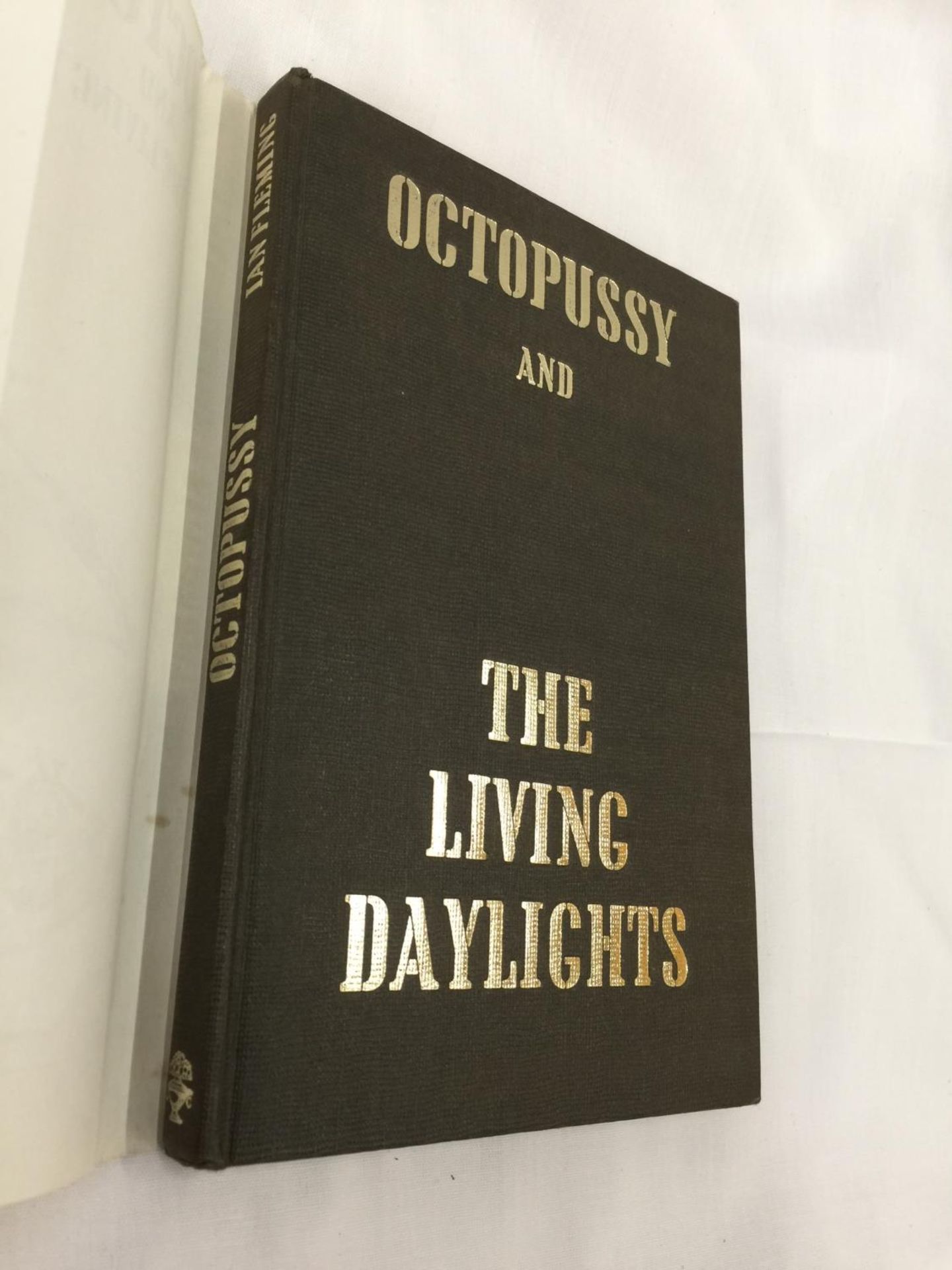 A FIRST EDITION JAMES BOND NOVEL - OCTOPUSSY AND THE LIVING DAYLIGHTS BY IAN FLEMING, HARDBACK - Image 5 of 11