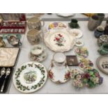 A QUANTITY OF CERAMIC AND CHINA ITEMS TO INCLUDE ROYAL ALBERT 'OLD COUNTRY ROSES' AND 'CHRISTMAS