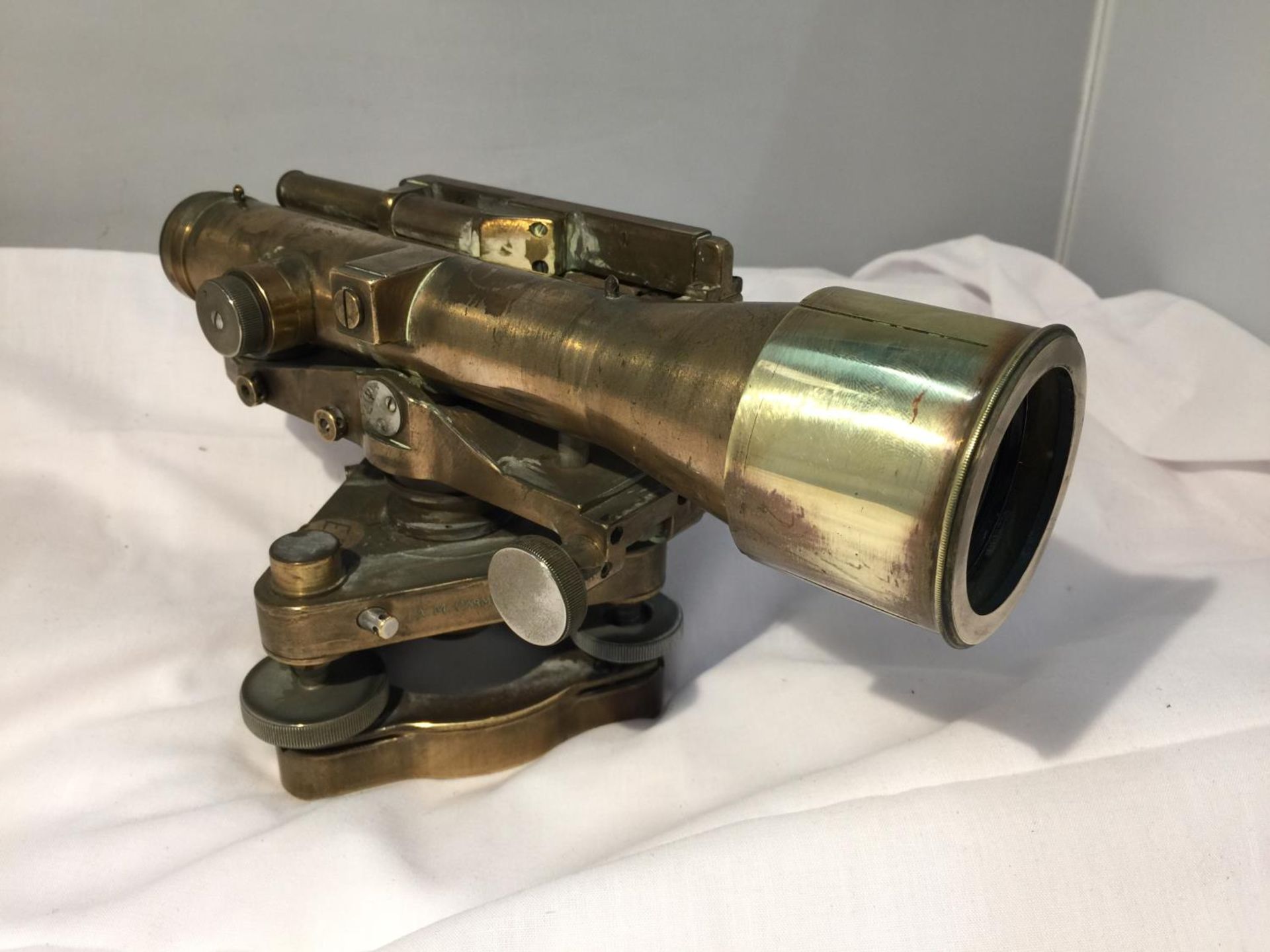 AN EARLY BRASS SURVEYORS LEVEL COOKE TROUGHTON AND SIMMS LTD PATENT NO 242468
