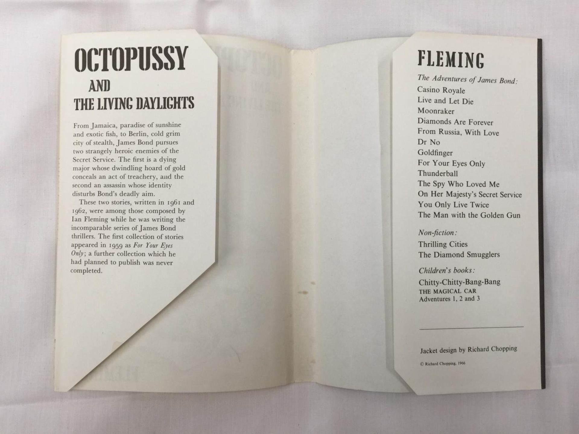 A FIRST EDITION JAMES BOND NOVEL - OCTOPUSSY AND THE LIVING DAYLIGHTS BY IAN FLEMING, HARDBACK - Image 10 of 11