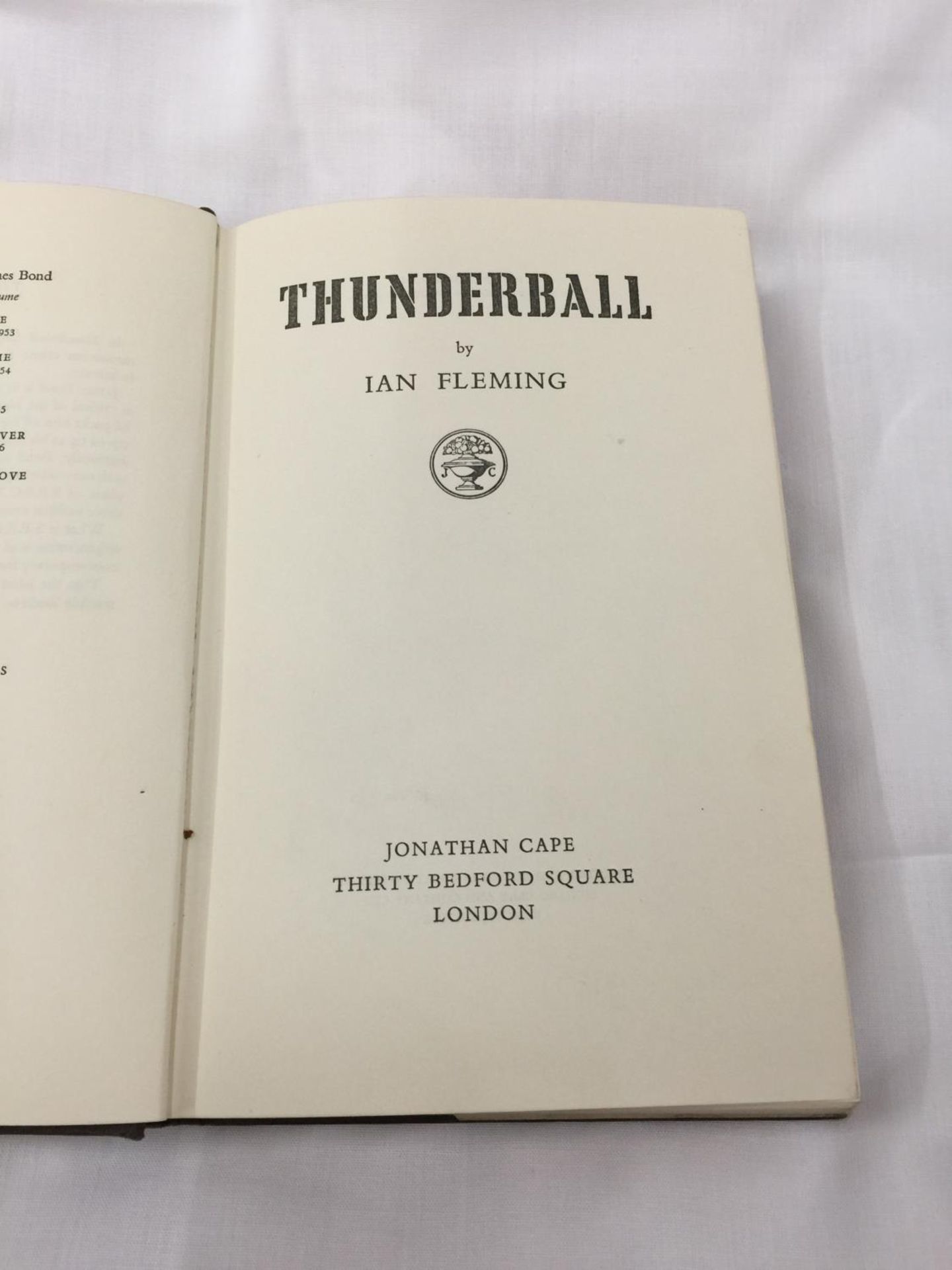 A FIRST EDITION JAMES BOND NOVEL - THUNDERBALL BY IAN FLEMING, HARDBACK WITH ORIGINAL DUST - Image 7 of 13