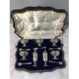 A HALLMARKED BIRMINGHAM SILVER BOXED EIGHT PIECE CRUET SET TO INCLUDE SALTS, SPOONS, PEPPER POTS,