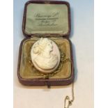 A 9 CARAT GOLD MOUNTED HEAVILY CARVED CAMEO BROOCH WITH SAFETY CHAIN INA PRESENTATION BOX