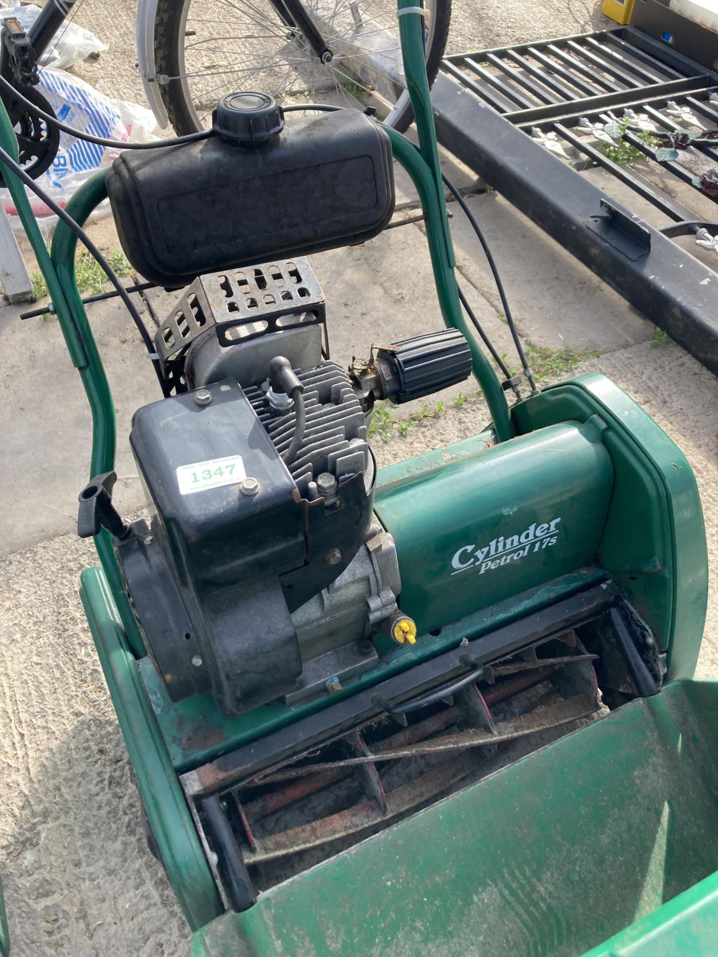 QUALCAST 17"SELF PROPELLED CYLINDER MOWER WITH GRASS BOX NO VAT - Image 2 of 3