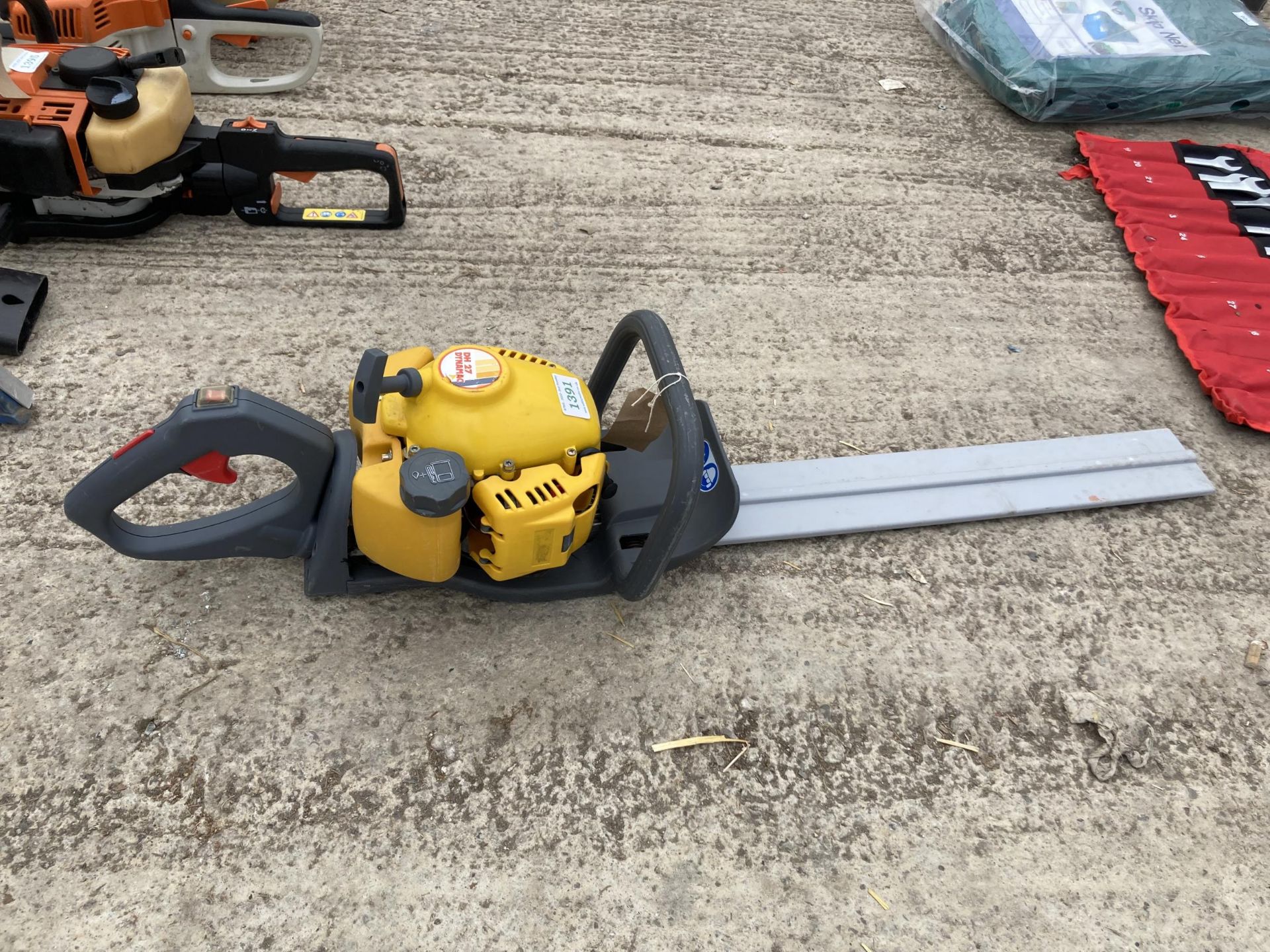 DYNAMIC DH27 HEDGECUTTER NO VAT