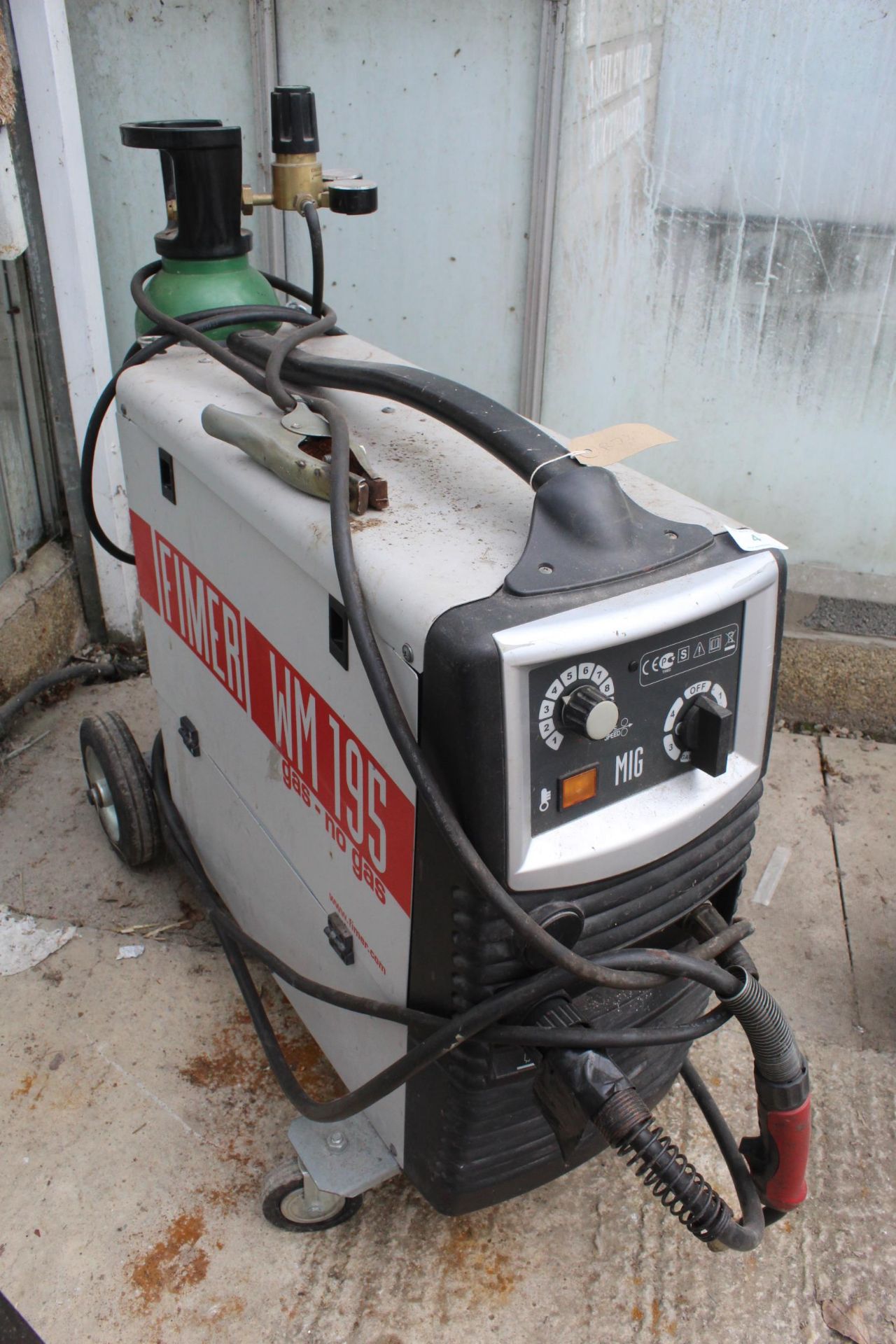 FIRMER WM195 MIG WELDER SINGLE PHASE WITH GAS BOTTLE & REGULATOR & WIRE NO VAT - Image 2 of 2