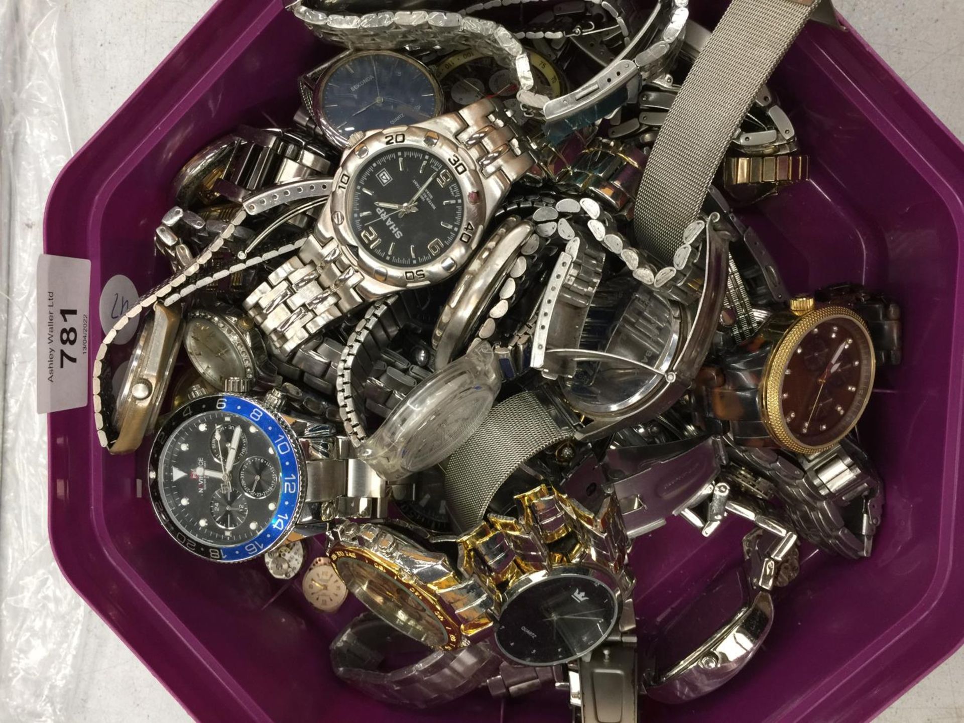 A LARGE QUANTITY OF WRISTWATCHES INCLUDING SEKONDA, ASCOT, LORUS SPORTS, SHARP, ETC - Image 4 of 4