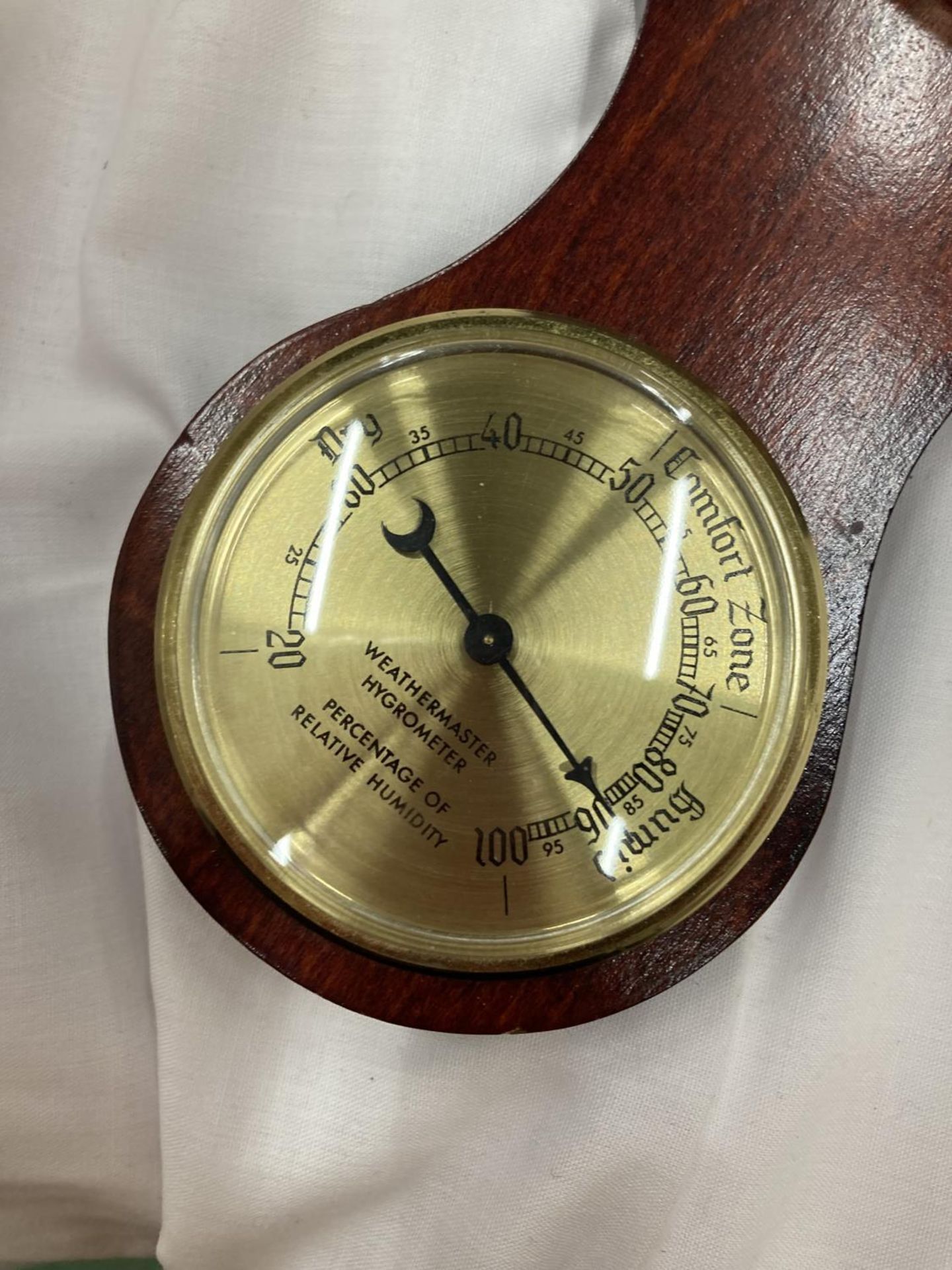 A WOOD AND BRASS BAROMETER HEIGHT 61CM - Image 3 of 4