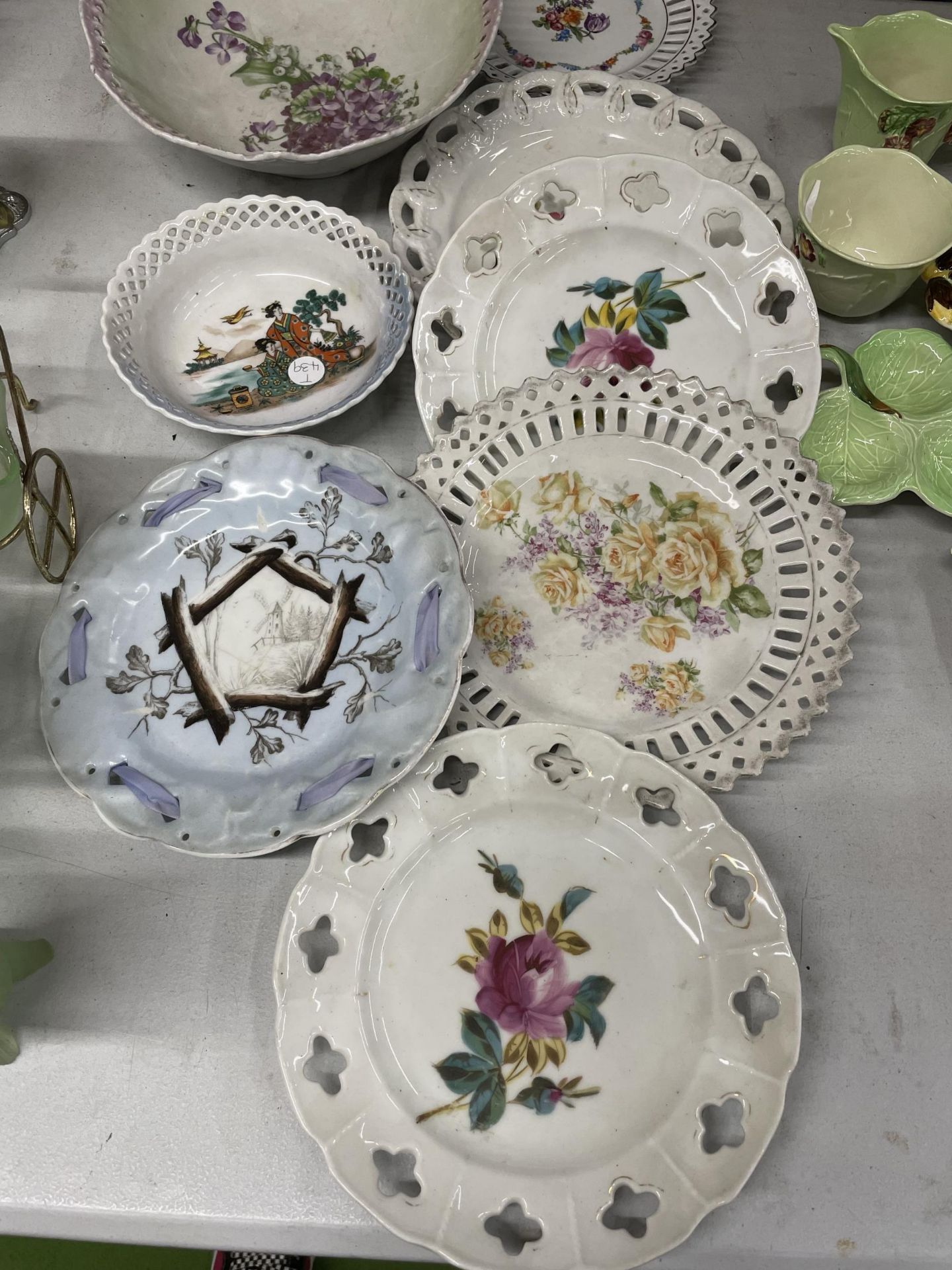 A QUANTITY OF CABINET PLATES, BOWLS, ETC - Image 3 of 3