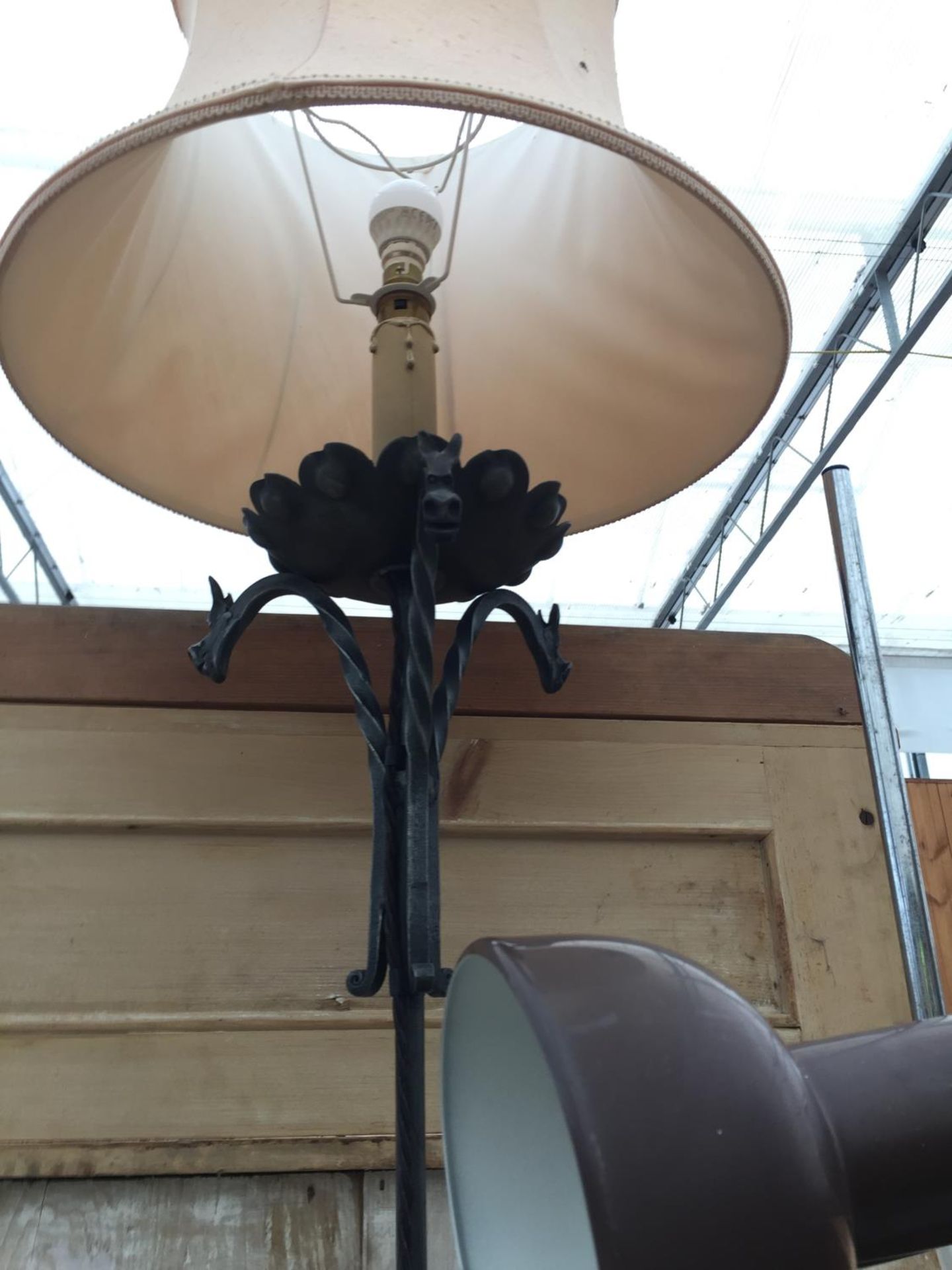 A WROUGHT IRON STANDARD LAMP COMPLETE WITH SHADE AND ONE OTHER LAMP - Image 3 of 5