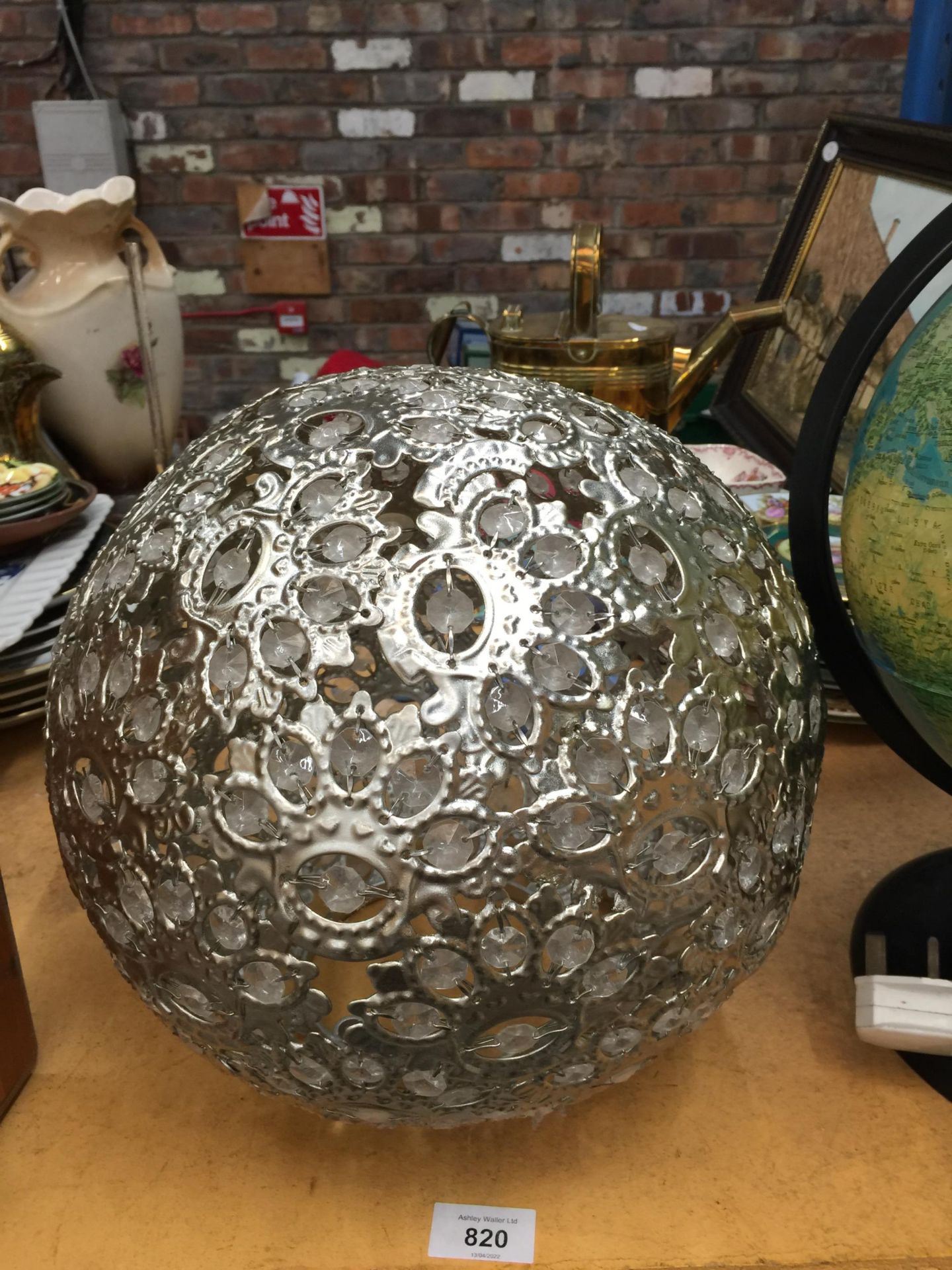 A WHITE METAL ROUND LAMPSHADE WITH CRYSTALS - Image 3 of 6