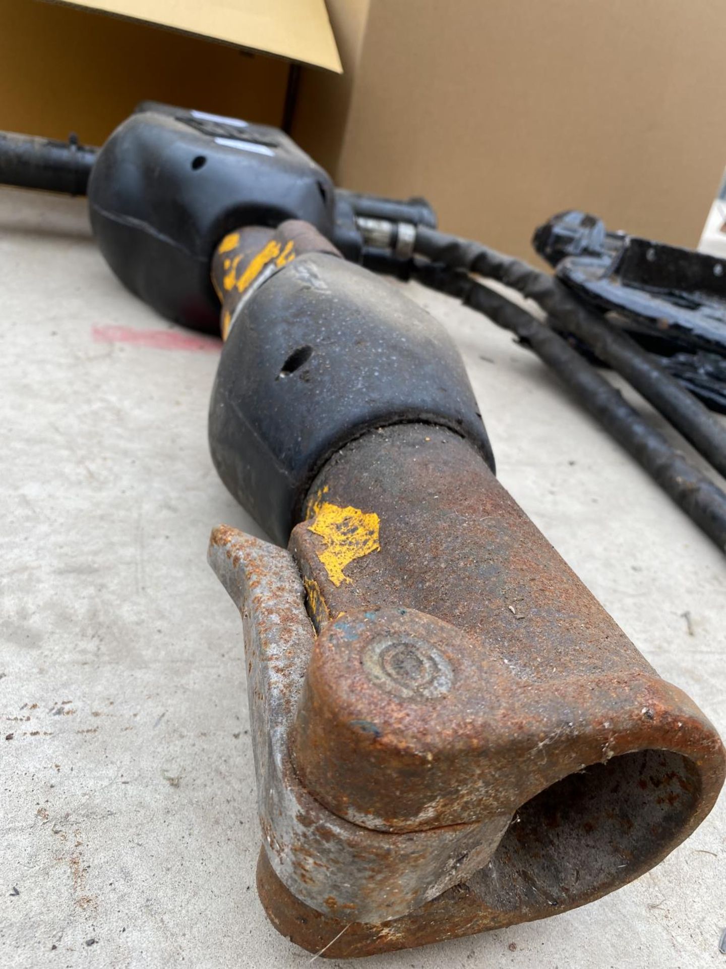 A JCB HYDRAULIC JACK HAMMER - Image 3 of 3