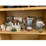 AN ASSORTMENT OF CERAMIC ITEMS TO INCLUDE TRINKET BOXES, A SHIP IN A BOTTLE AND A DECORATIVE