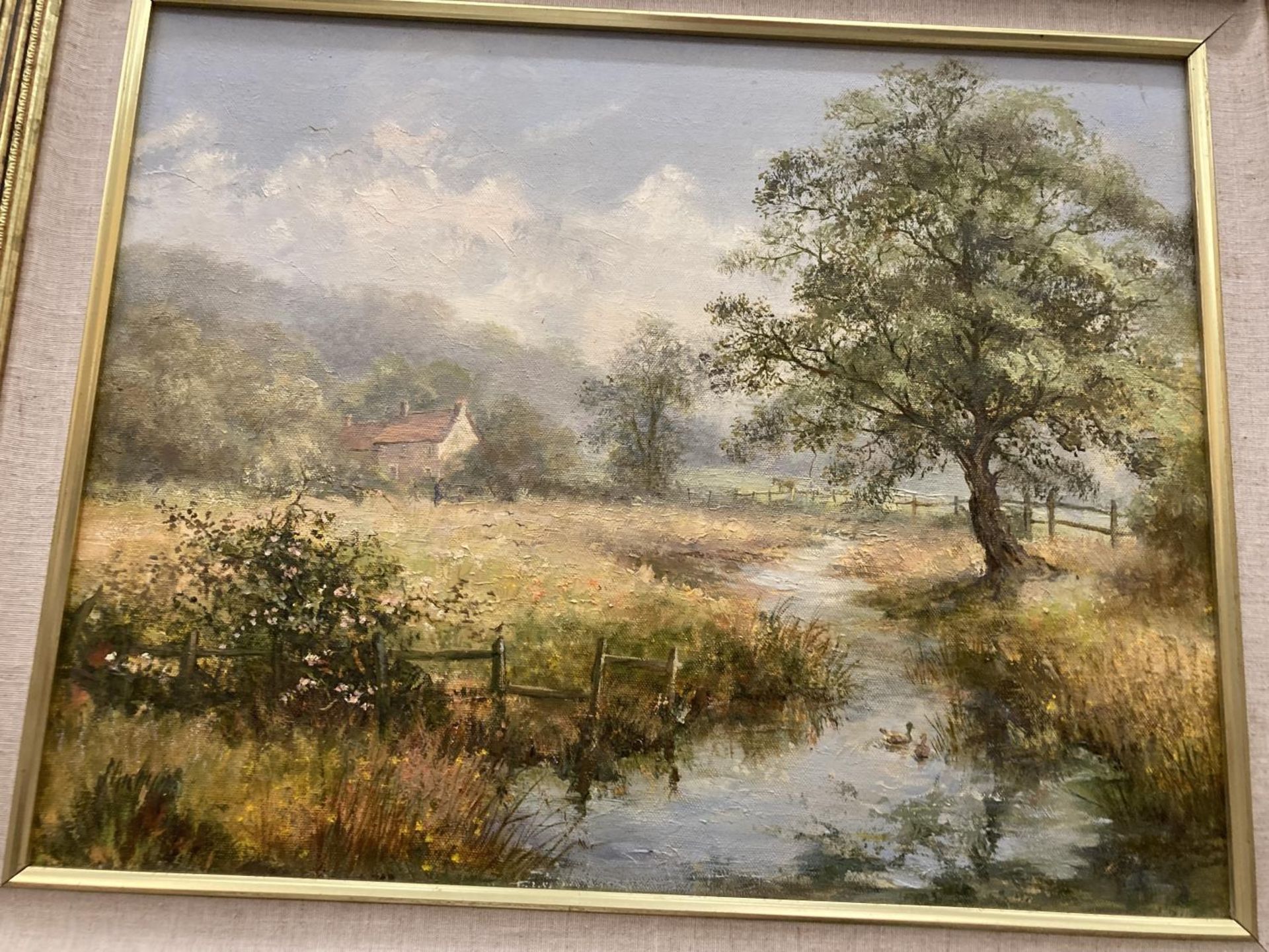 A FRAMED OIL ON CANVAS DEPICTING A PICTURESQUE SCENE OF A DISTANT HOUSE SET IN AN IDEALLIC RURAL - Image 3 of 4